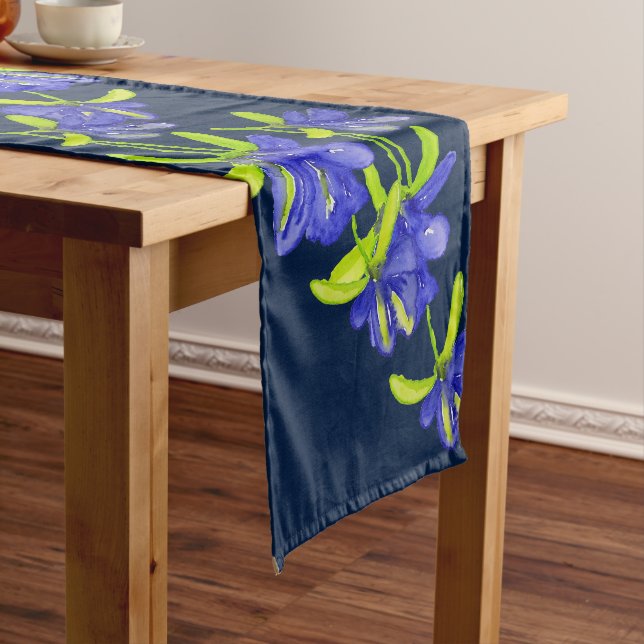 Indigo Iris Blume Wasserfarben Handlackiert Großer Tischläufer (Beispiel)