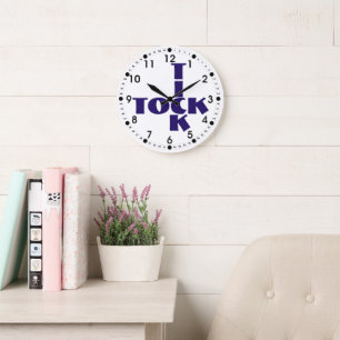 Indigo-Kreuzworträtsel-Ticken Tock Text Große Wanduhr