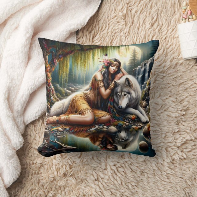 Indische Amerikanerin: Wolf von Waterfall umarmt Kissen (Decke)