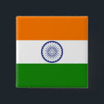 Indische Flagge Ashoka Chakra Button<br><div class="desc">Die Nationalflagge Indiens ist eine horizontale rechteckige Trikolore von indischem Safran,  weiß und indiengrün; mit dem Ashoka Chakra,  einem 24-Stunden-Rad,  in Marineblau in der Mitte. Chakra,  patriotisches indisches Geschenk,  Souvenir,  Sportfan #india #indian #asia #mumbai #ashokachakra</div>