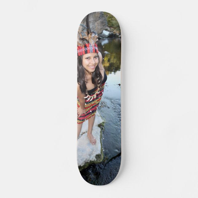 Indische Frau Skateboard (Vorderseite)