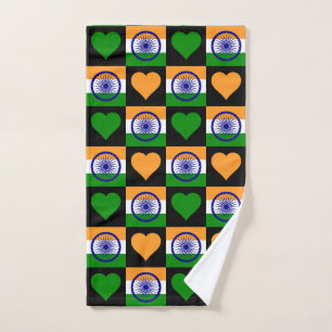 Indischer Stolz auf indische Flagge und Herz-Muste Handtuch