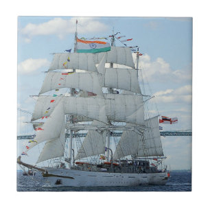 Indisches Segelschulschiff Tarangini der indischen Fliese