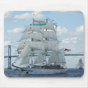 Indisches Segelschulschiff Tarangini der indischen Mousepad