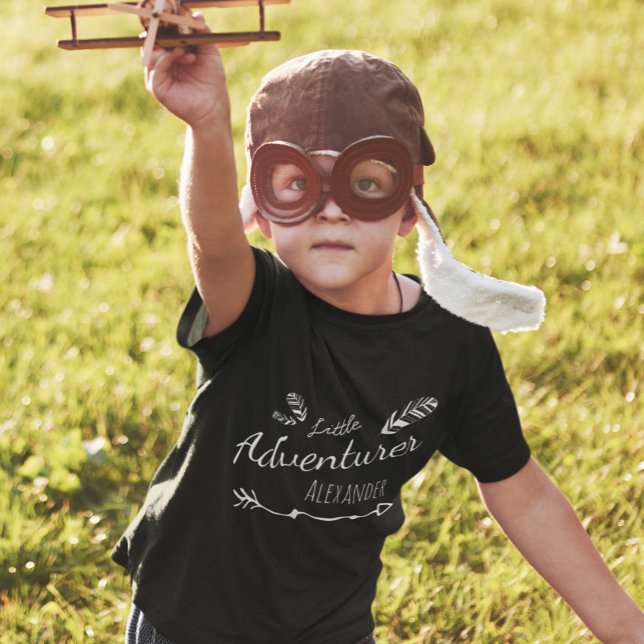 Individualisierbarer kleiner Abenteurer Baby T-shirt (Von Creator hochgeladen)