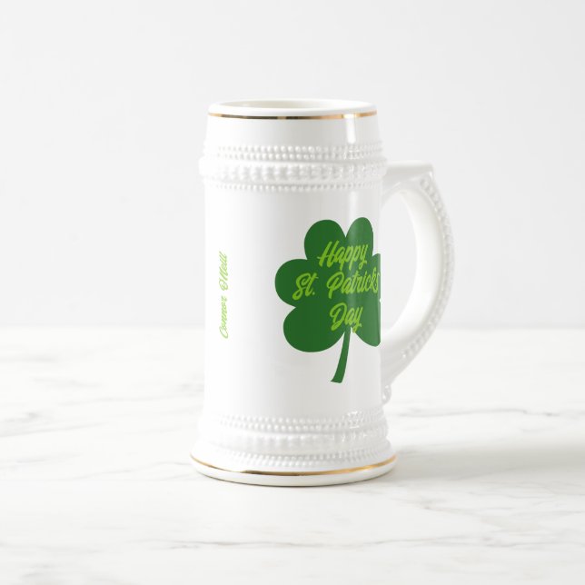 Individualisierbares St. Patrick's Day Kleeblatt Bierglas (VorderseiteRechts)