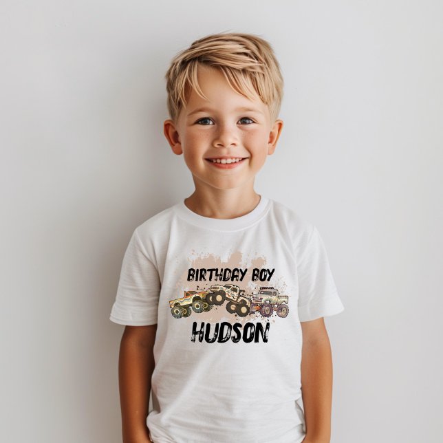 Individuell gestalteter Monster Truck Geburtsname T-Shirt (Von Creator hochgeladen)