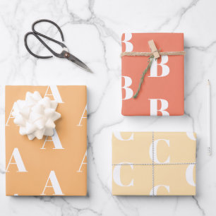Individuelle anfängliche Orangenpfirsichlachsnuanc Geschenkpapier Set
