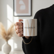 Individuelle Beige Monogramm-Tasse als Geschenk fü