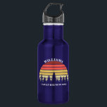 Individuelle Camping Trip Sunset Forest Family Wie Edelstahlflasche<br><div class="desc">Coole individuelle Sonnenuntergang-Wasserflasche für eine Wiedersehen. Diese maßgeschneiderte Naturwasserflasche bietet einen schönen Vintagen Sonnenuntergang über einem Wald mit hübschen Bäumen unter Ihrem personalisierten Text.</div>