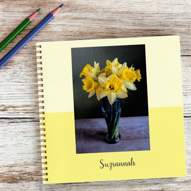 Individuelle, dynamische Daffodils Vase Still Life Notizbuch (Personalized daffodil flowers photo notebook cover)