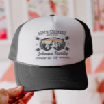 Individuelle Familienfreunde Skireisegruppe Überei Truckerkappe<br><div class="desc">Mit unserem maßgeschneiderten Shirt für Familien, Freunden oder Gruppen können Sie Ihre Erinnerungen ganz individuell gestalten. Es ist perfekt, um Ihr Schneeabenteuer zu feiern! Personalisieren Sie es mit Ihrem Familiennamen oder Ihren Gruppenreisedaten, um es einzigartig zu machen. Ideal für Skifans und als Winterurlaub-Souvenir ist es ideal für passende Outfits an...</div>