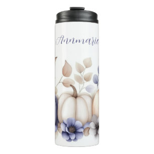 individuelle Herbstgestaltung mit Blumen und Kürbi Thermosbecher