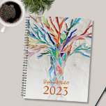 Individuelle Name 2023 Planer<br><div class="desc">Dieser einzigartige Planner ist mit einem Mosaikbaum in lebhaften Farben dekoriert. Passen Sie es mit Ihrem Namen und Jahr an. Verwenden Sie zum Bearbeiten das Entwurfstool, um den Schriftart, die Größe des Schriftartes oder die Farbe zu ändern. Weil wir unsere Kunstwerke erstellen, werden Sie dieses exakte Bild von anderen Designern...</div>