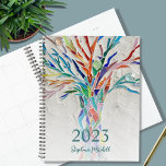 Individuelle Name 2023 Planer<br><div class="desc">Dieser einzigartige Planner ist mit einem Mosaikbaum in lebhaften Farben dekoriert. Passen Sie es mit Ihrem Namen und Jahr an. Verwenden Sie zum Bearbeiten das Entwurfstool, um den Schriftart, die Größe des Schriftartes oder die Farbe zu ändern. Weil wir unsere Kunstwerke erstellen, werden Sie dieses exakte Bild von anderen Designern...</div>