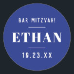Individuelle Name Bar oder Bat Mitzvah Modernes Kl Runder Aufkleber<br><div class="desc">Moderne Bar Mitzvah, Bat Mitzvah, oder Geburtstagsaufkleber und Gefälligkeitskennzeichnung können mit Ihrem Namen und Datum oder jeder beliebigen Formulierung Ihrer Wahl personalisiert werden. * * * KLICKEN SIE AUF ANKUNFT, um den Schriftart, die Textplatzierung, die Text- und Hintergrundfarben zu ändern. * * * Versuchen Sie die Funktion "Dieses Design übertragen",...</div>