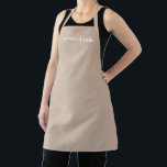 Individuelle Name beige, minimalistisch elegant Schürze<br><div class="desc">Benennungstext minimalistisch Beige-Weiß-Schürze anpassen Mit Namen,  Zitat,  Phrase oder Text Großartig für Köche,  Koch,  Keramik,  Keramiken,  Handwerk,  Arbeit,  Küche,  Backen,  Grillen,  Grill und auch Geschäfte und Geschäfte,  etc.</div>