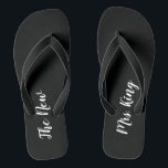 Individuelle Name Black and White Wedding Flip Flo Flip Flops<br><div class="desc">Diese Schwarz-Weiß-Flip-Flops sind ideal für Hochzeitsfeiern am Strand oder Hochzeitsfeiern am Empfang. Der dreh-Flop ist schwarz mit weißem Schriftzeichen,  das "die neue Frau" sagt,  die Flip-Flops kann mit dem Namen der Braut personalisiert werden.</div>