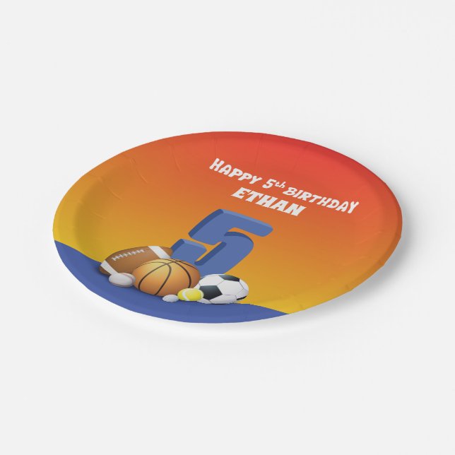 Individuelle Name Boy 5th Birthday Sports Balls Pappteller (Schrägansicht)