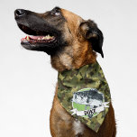 Individuelle Name Cool Bass Camouflage Dog Haustie Halstuch<br><div class="desc">Eine coole grüne Camouflage Bandana für den Hund,  der mit seinem Besitzer vom Ufer,  auf dem Boot oder auf dem Kajak fischen Lieben. Dieses Design verfügt über einen großen Bass,  der Name kann personalisiert oder entfernt werden.</div>