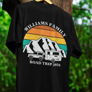 individuelle Name Familienurlaub Berg Road Trip T-Shirt