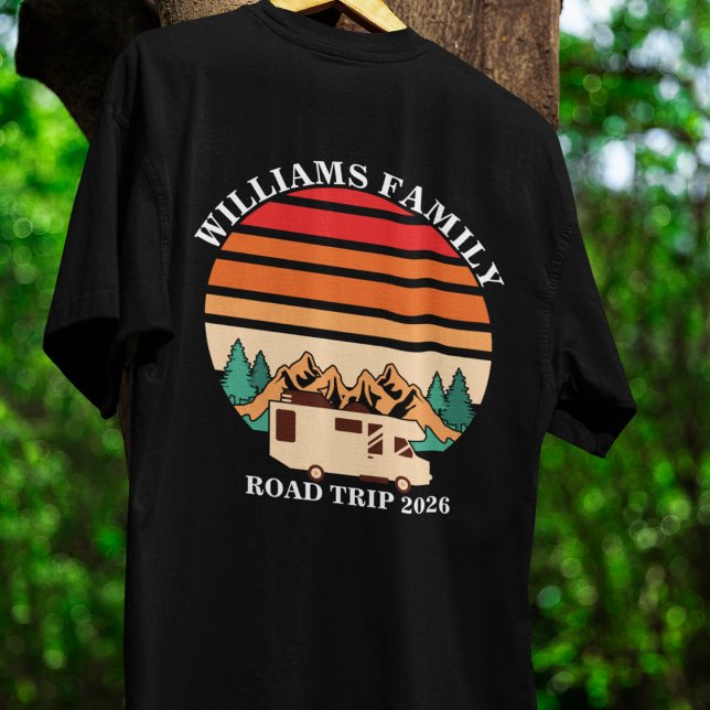 individuelle Name Familienurlaub Berg Road Trip T-Shirt (Von Creator hochgeladen)