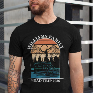 individuelle Name Familienurlaub Berg Road Trip T-Shirt