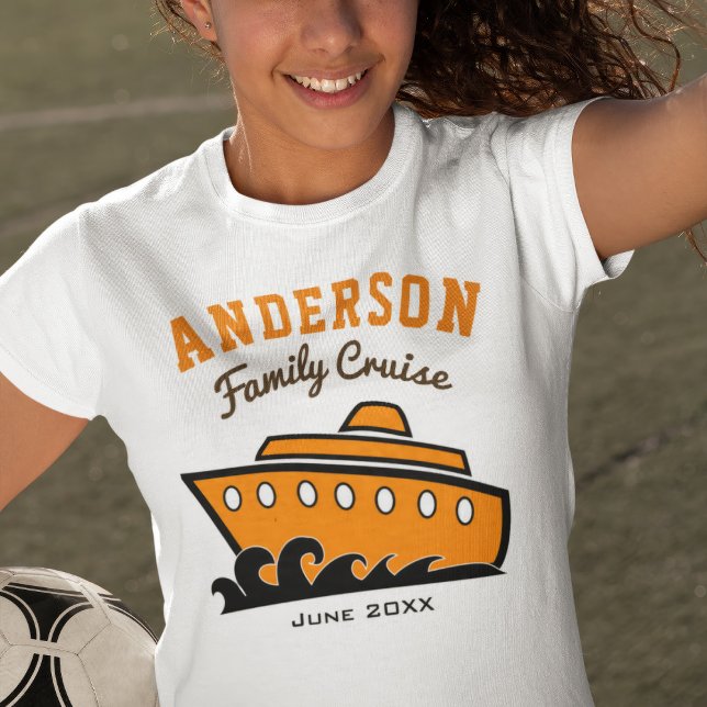 Individuelle Name Familienurlaub T-Shirt (Von Creator hochgeladen)