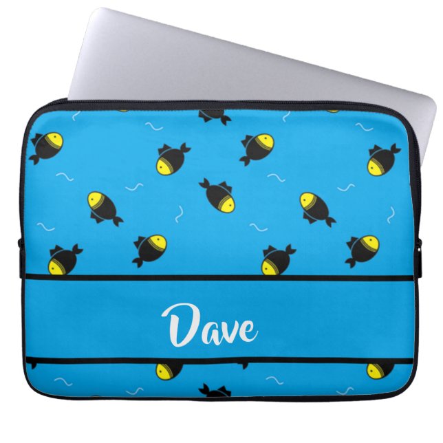 Individuelle Name fischt Muster auf blau Laptopschutzhülle (Vorderseite)