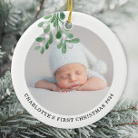 Individuelle Name Foto Babys Erste Weihnachtswasse Keramik Ornament<br><div class="desc">Dieses Baby's First Christmas Ornament ist mit Aquarellmalerei Mistletoe dekoriert. Einfache Anpassung an Foto, Namen und Jahr Ihres Babys. Ändern Sie mithilfe des Entwurfstools die Textgröße, den Stil oder die Farbe. Weil wir unsere Kunstwerke erstellen, werden Sie dieses exakte Bild von anderen Designern nicht finden. Original Wasserfarbe © Michele Davies....</div>