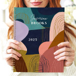 Individuelle Name für abstrakte geometrische Linie Planer<br><div class="desc">Dieses kühne und moderne Design zeichnet sich durch eine lebendige abstrakte Komposition Bio Formen in den Farben Marine, Senf, Rose und Oliven aus. Die feingoldene Linienarbeit verleiht dem Ganzen eine Touch von Eleganz, während der personalisierte Name und das Jahr ein einzigartiges und stilvolles Finish schaffen. Ideal für Künstler, Studierende oder...</div>