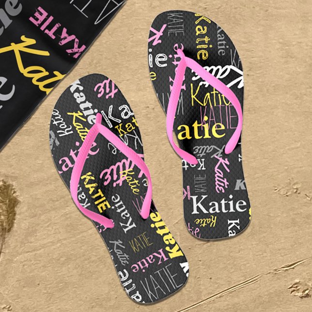 Individuelle Name gelb rosa grau schwarz typografi Flip Flops (Matching beach towel is also available )