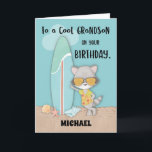 Individuelle Name Grandson Birthday Beach Funny Ra Karte<br><div class="desc">Was für eine lustige Karte für deinen Enkel! Ein Raccoon lehnt sich gegen ein Surfbrett,  das sehr cool aussieht! Er ist im Sand stehend,  und ein paar Muscheln umgeben ihn. Fügen Sie seinen Namen für eine wirklich persönliche Karte,  um seinen Geburtstag zu feiern!</div>