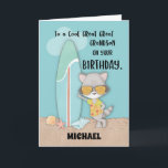 Individuelle Name Great Great Grandson Birthday Ra Karte<br><div class="desc">Dieser coole Raccoon auf der Vorderseite dieser lustigen Karte begrüßt deinen Urenkel zum Geburtstag und genießt seinen Surftag am Strand. Dies wird Ihren Lieben daran erinnern,  dass die Sommerzeit Geburtstagszeit ist und Spaß macht.</div>