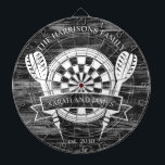 Individuelle Name-Hochzeit in Schwarz-Weiß-Holz Dartscheibe<br><div class="desc">Feiern Sie Ihren besonderen Tag mit dem Individuelle Name Wedding Dart Board aus Schwarz und Weiß Holz. Mit seinem zeitlosen monochromen Design kann dieses Mainboard mit dem Nachnamen des Paares personalisiert werden, was es zu einem einzigartigen Sake oder zu einem spielerischen Hochzeitsgeschenk macht. Dieses Stück ist ideal, um Ihrer Zuhause...</div>
