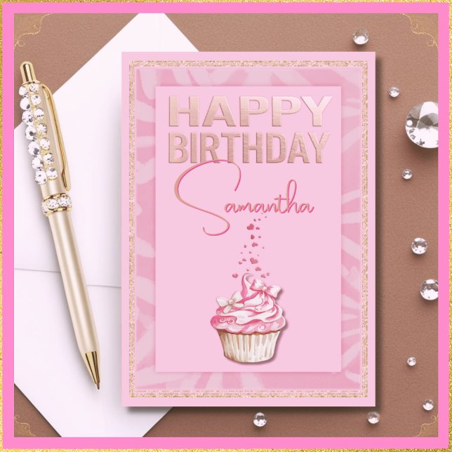 Individuelle Name Hübsch Pink Cupcake Happy Geburt Karte (Say Happy Birthday in the sweetest way with a pretty pink & gold custom name cupcake birthday card!)