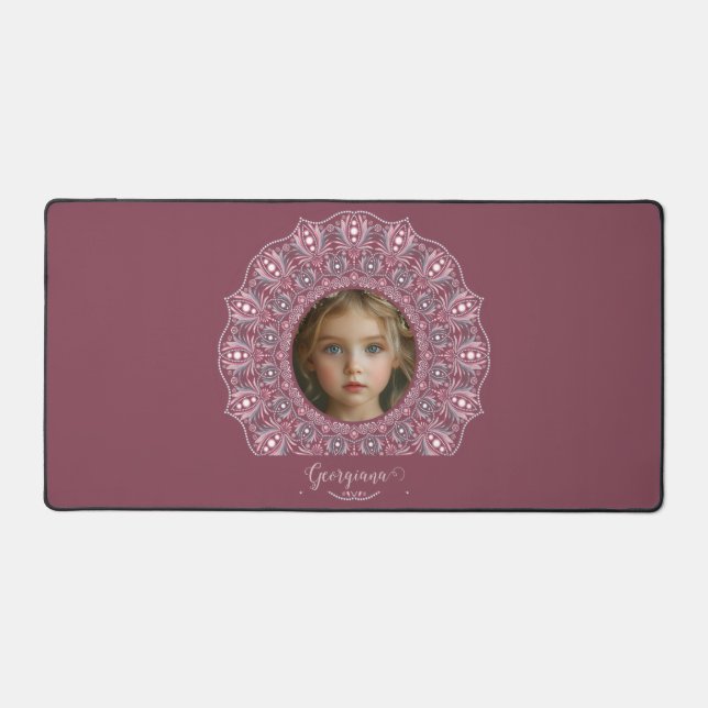 Individuelle Name Hübsch Rosa Mandala Foto Rahmen Schreibtischunterlage (Vorderseite)