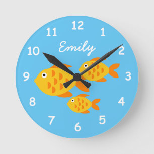 Individuelle Name-Kinderwand mit niedlichem Goldfi Runde Wanduhr