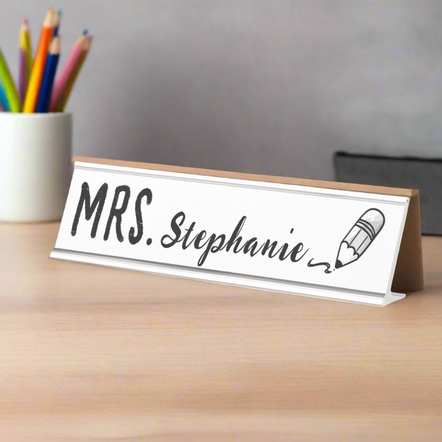 Individuelle Name l Niedliche Bleistift-Typografie Schreibtischnamensplakette (Von Creator hochgeladen)