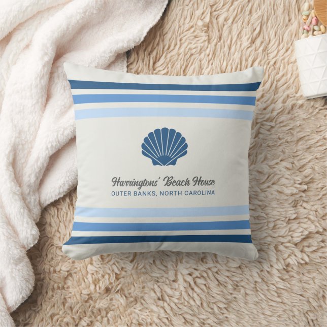 Individuelle Name & Lage Beach House Kissen (Decke)