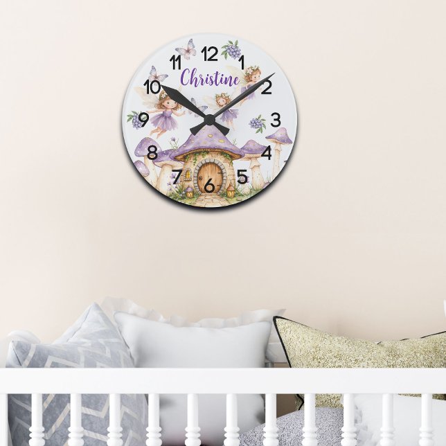 Individuelle Name Magic Fairies Lila Garden Runde Wanduhr (Von Creator hochgeladen)