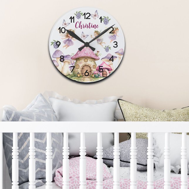 Individuelle Name Magic Fairies Pink Mushrooms Runde Wanduhr (Von Creator hochgeladen)