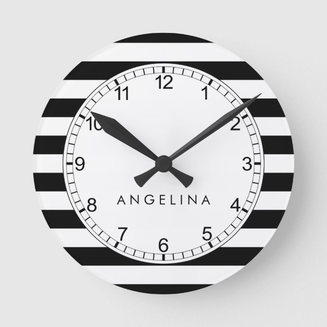 Individuelle Name mit schwarzem und weißem Streife Runde Wanduhr (Vorderseite)