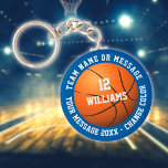 Individuelle Name Name Team Basketball Schlüsselanhänger<br><div class="desc">Personalisierter Name,  Nummer,  Teamname und Basketballgeschenk. Sie können die Hintergrundfarbe an Ihr Lieblings-Team anpassen. Entwickelt von Thisisnotme©</div>