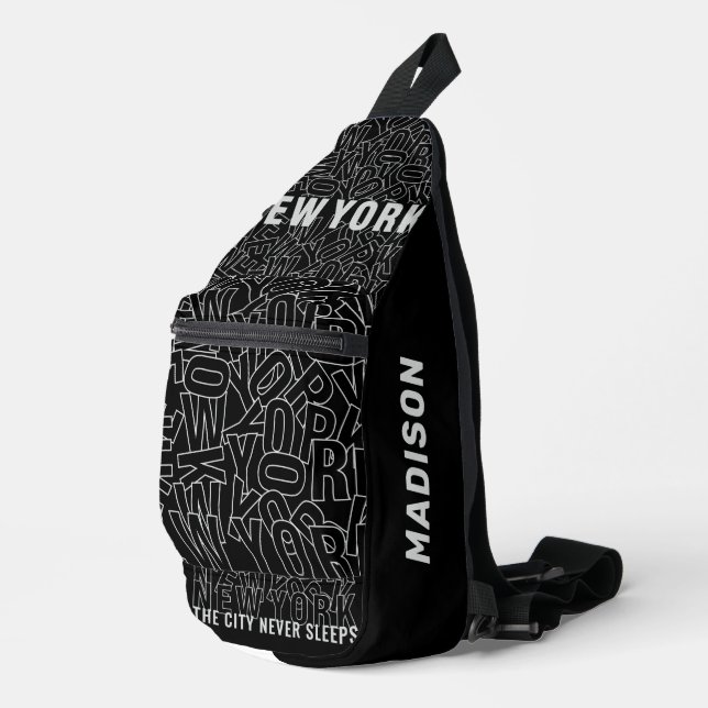 Individuelle Name New York Typografie Crossbody Bag (Rechte Ecke)