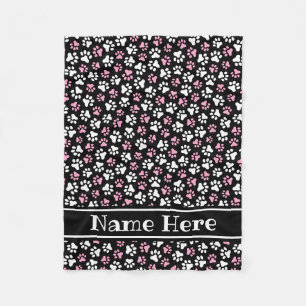 Individuelle Name pink weiß auf schwarzem Pfotenm Fleecedecke