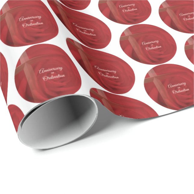 Individuelle Name Priester Anniversary Ordination  Geschenkpapier (Rolleneckpunkt)