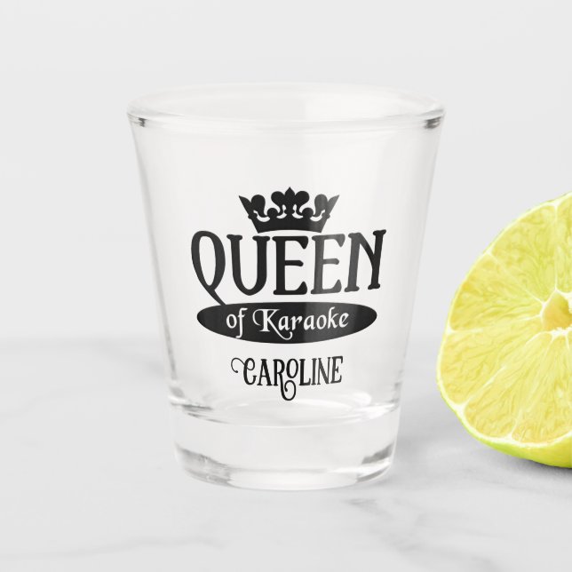 Individuelle Name Queen of Karaoke Schnapsglas (Vorderseite)