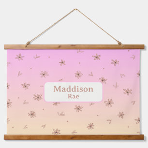 Individuelle Name Whimsisches Kinderzimmer Rosa Ge Wandteppich Mit Holzrahmen