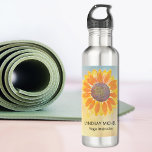 Individuelle Name Yoga Instructor Sonnenblume Edelstahlflasche<br><div class="desc">Diese moderne botanische Yoga Instructor Water Flasche ist mit einer gelben Sonnenblume auf einem Aquarell dekoriert. Einfach anpassbar. Ändern Sie mithilfe des Entwurfstools die Textgröße,  den Stil oder die Farbe. Wenn wir unsere Kunstwerke erstellen,  werden Sie dieses exakte Bild von anderen Designern nicht finden. Original Wasserfarbe © Michele Davies.</div>